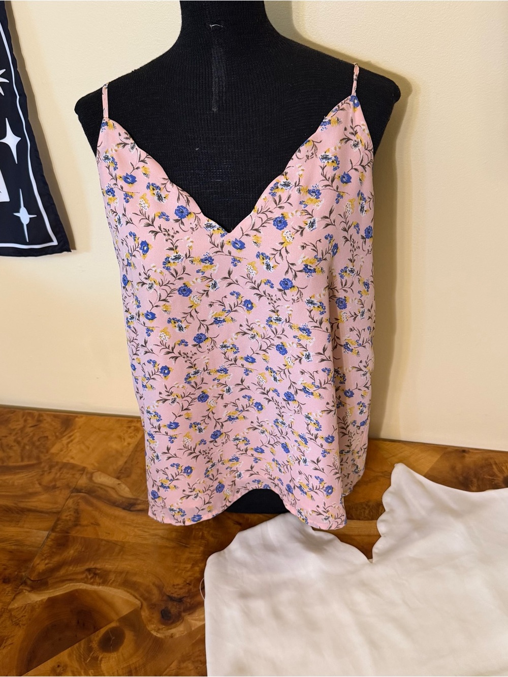 Tank Tops V-Neck Scalloped Floral Bundle Pink White Socialite Large